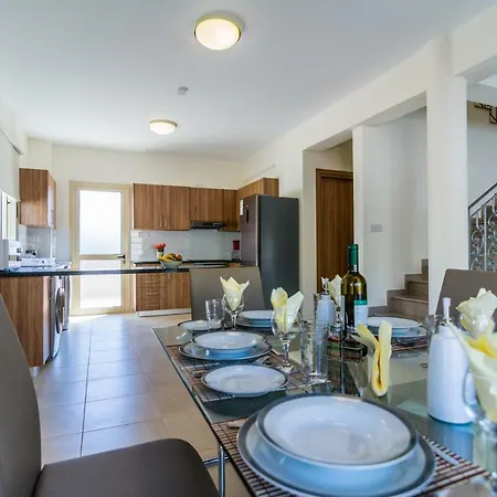 Green Valley V8, Walking Distance To Polis *