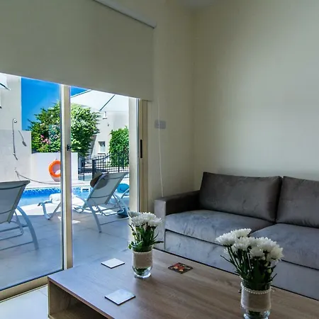 Green Valley V8, Walking Distance To Polis