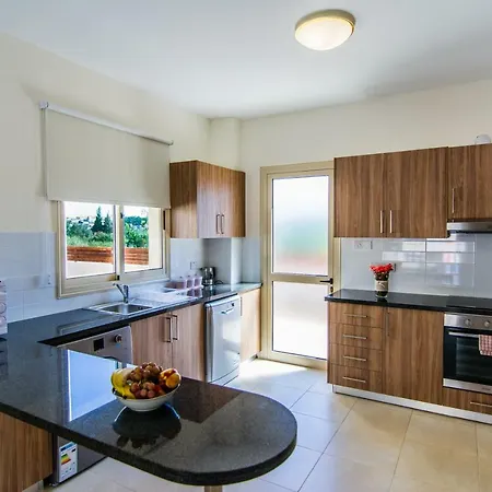 Green Valley V8, Walking Distance To Polis Prodromi
