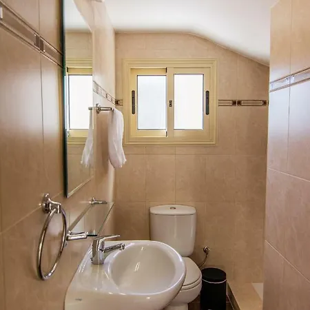 Green Valley V8, Walking Distance To Polis Villa *